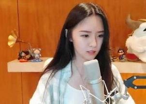 女主播野外自慰,女主播的私密瞬间  第2张