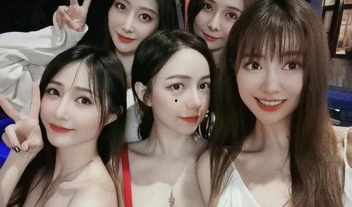 女主播野外自慰,女主播的私密瞬间  第3张